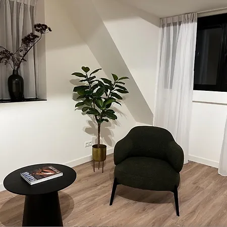 Newly Built Large W Fast Wifi, Full Kitchen Goirle